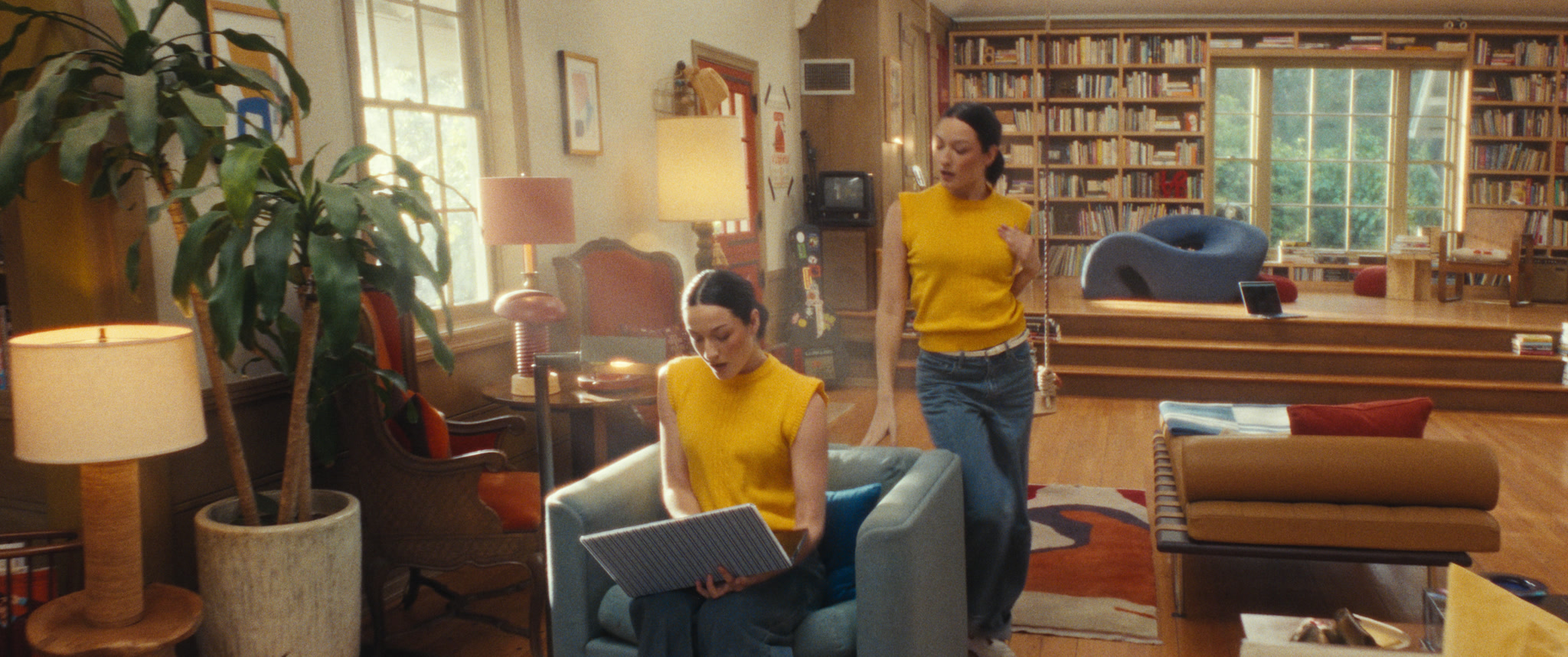 Replicas AI — Two performers in the sunlit living room